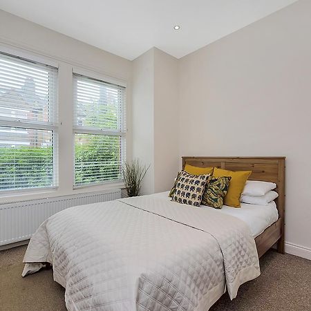 Finding My Palace Guest House In Tooting Mitcham Bagian luar foto