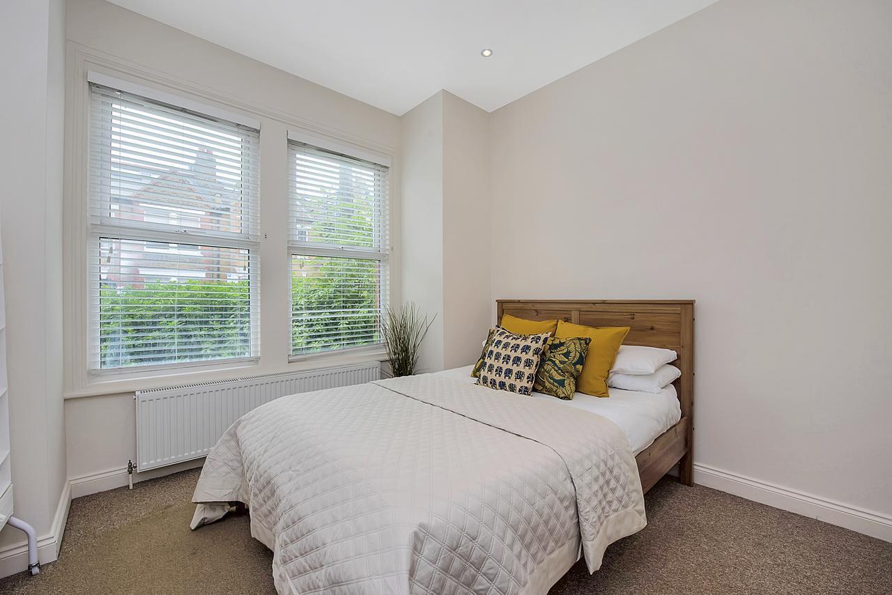 Finding My Palace Guest House In Tooting Mitcham Bagian luar foto