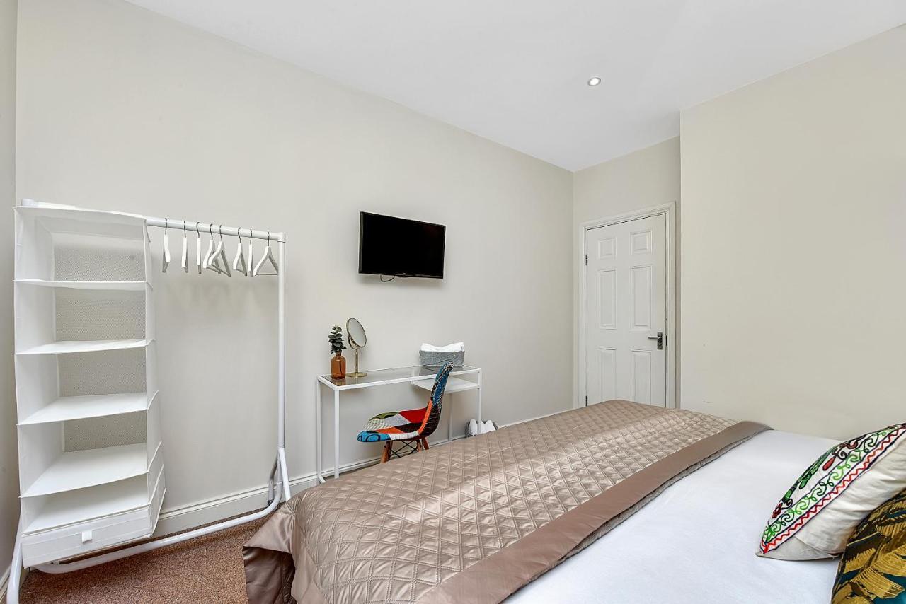 Finding My Palace Guest House In Tooting Mitcham Bagian luar foto