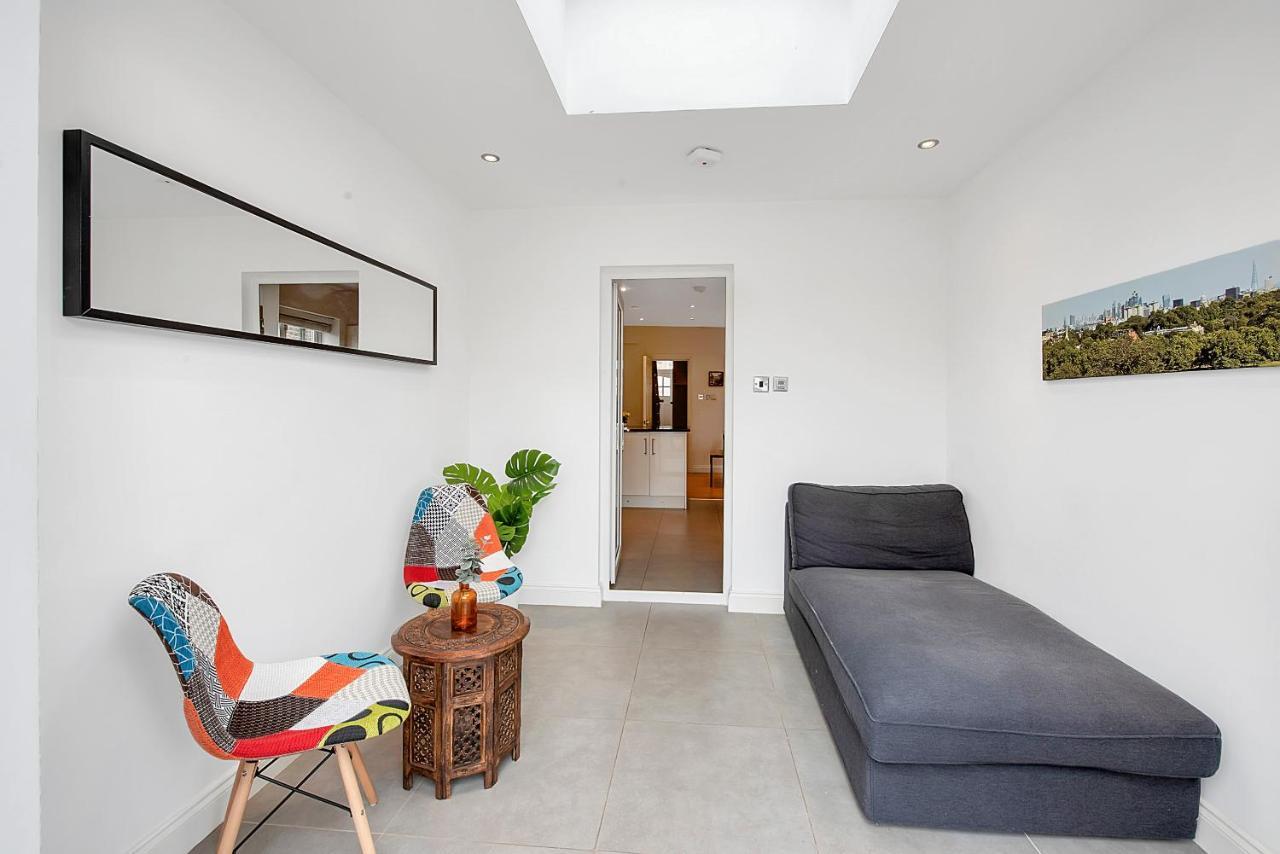 Finding My Palace Guest House In Tooting Mitcham Bagian luar foto