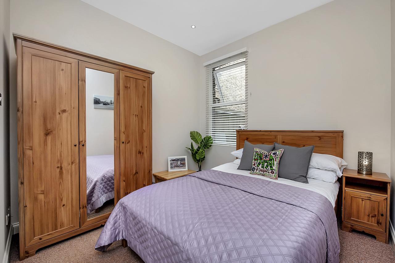 Finding My Palace Guest House In Tooting Mitcham Bagian luar foto