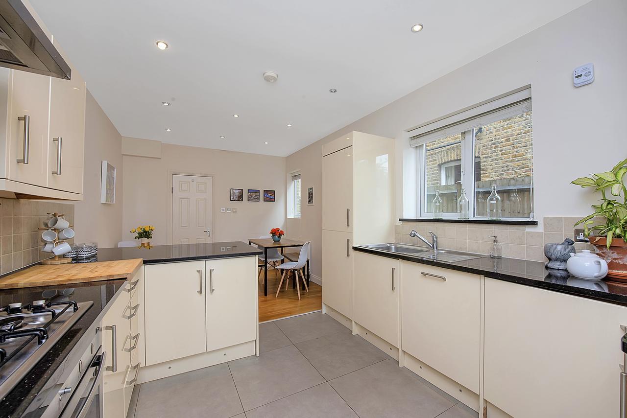 Finding My Palace Guest House In Tooting Mitcham Bagian luar foto